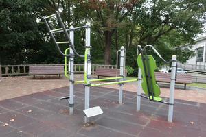 多摩東公園のぶらぶらストレッチ＋平行棒 - コトブキ エルウェル (2026.10.16)